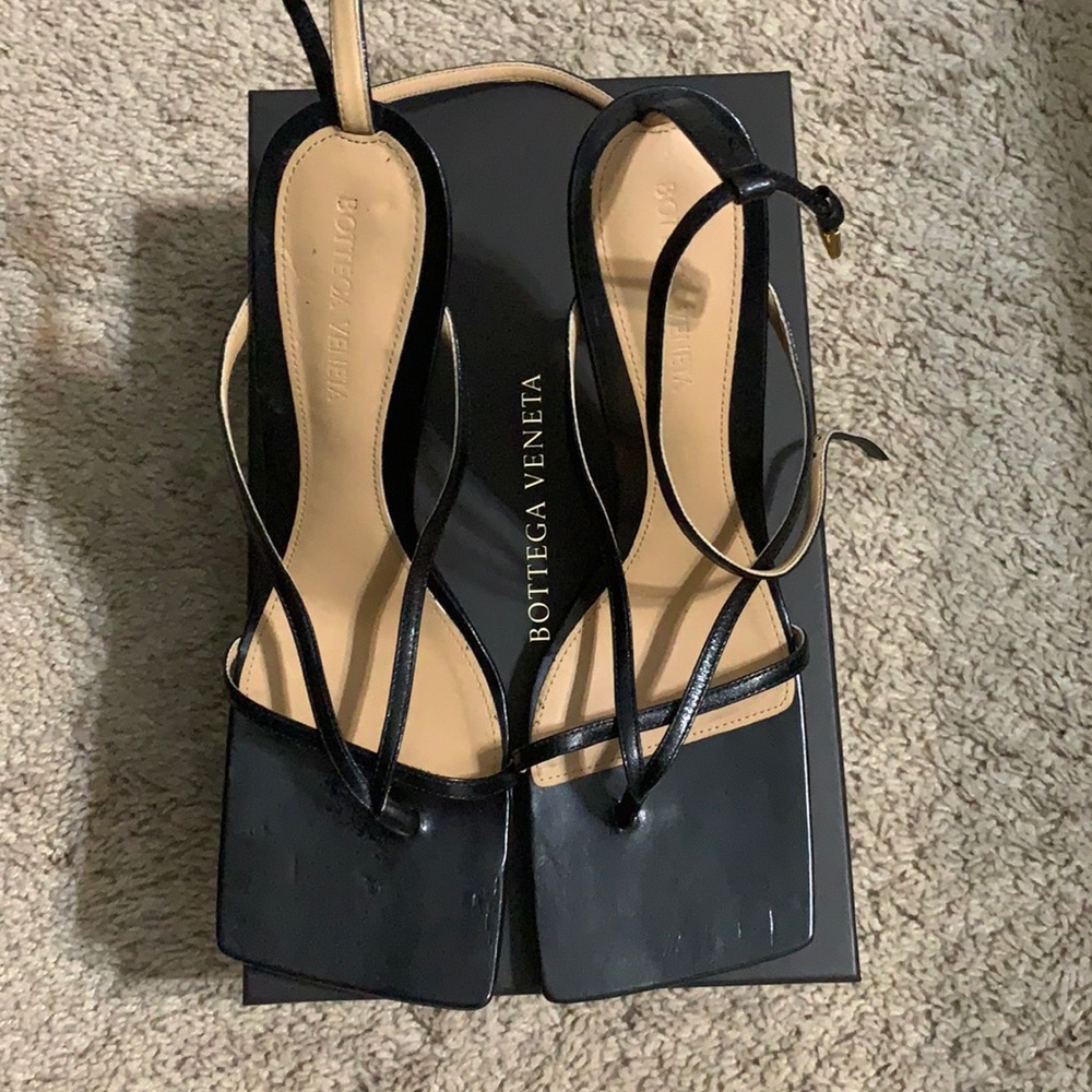 Bottega Veneta style kid lipstick heels